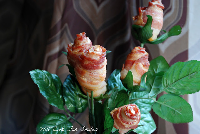 Roses made from rolled bacon 
