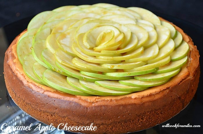 apple cheesecake with apples on top 