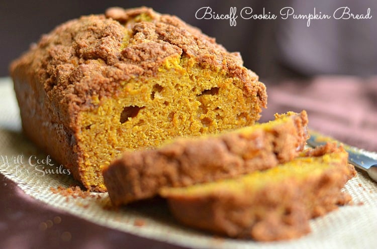 Biscoff Cookie Pumpkin Bread 3 (c) willcookforsmiles.com #pumpkin #bread