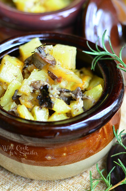 3 color brown crock filled with individual portion of parmesan rosemary potato and mushroom side