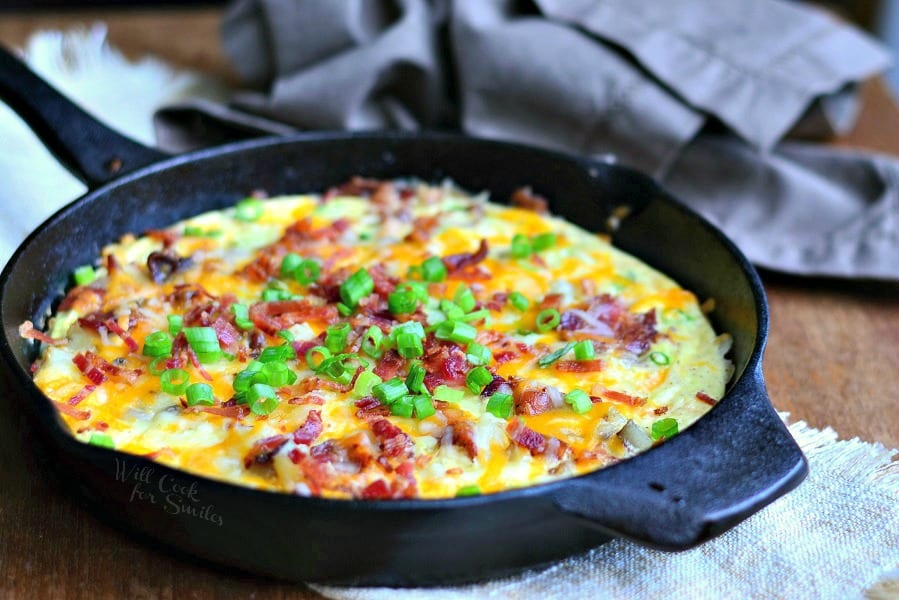 Breakfast Skillet With Bacon, Eggs & Crispy Potatoes