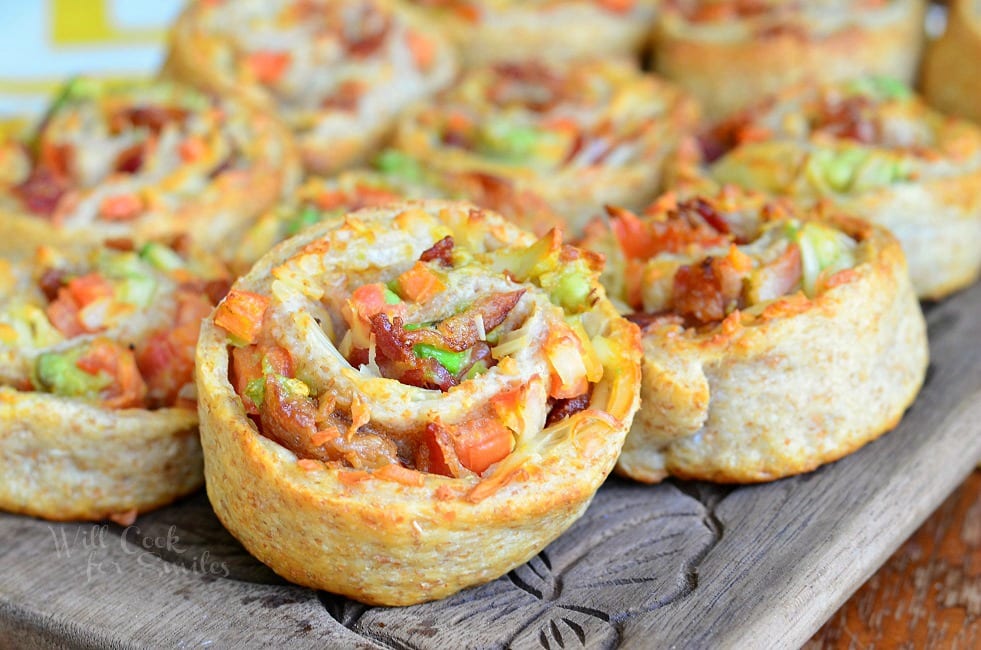 Bacon Gruyère Pizza Pinwheels | from willcookforsmiles.com