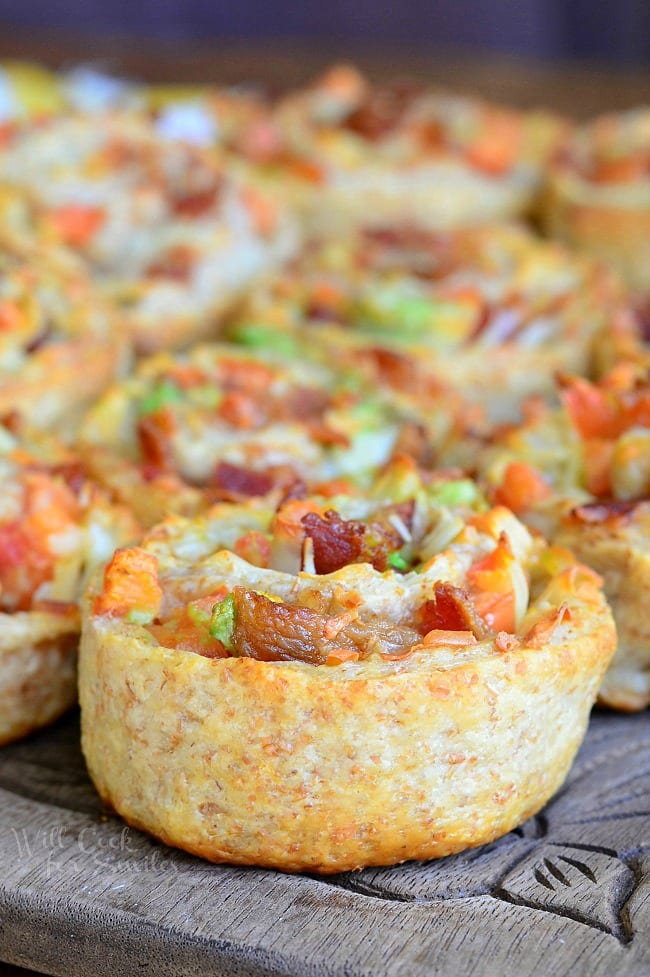 Bacon Gruyère Pizza Pinwheels from willcookforsmiles.com