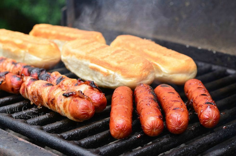 hot dogs and buns on the grill