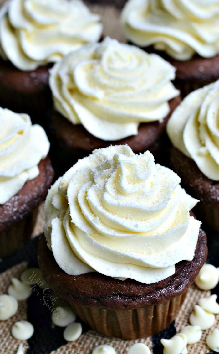 Double Chocolate Cupcakes (with White Chocolate Cream Cheese Frosting ...