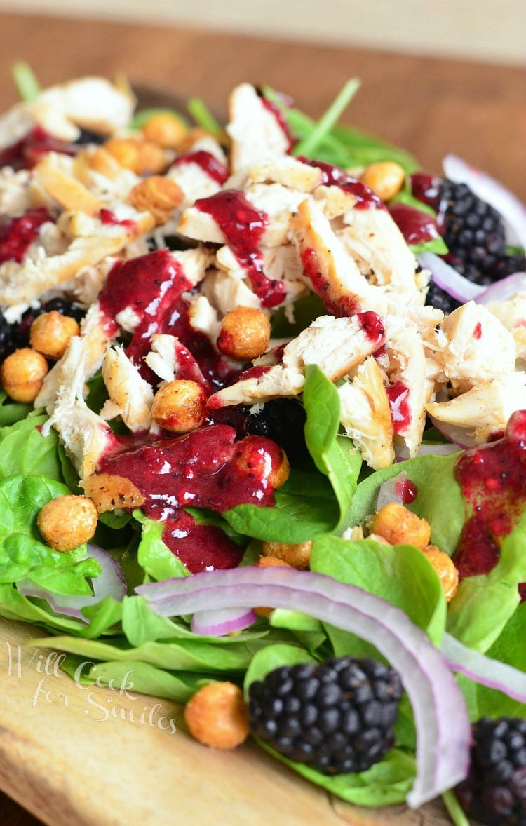 Blackberry Chicken Spinach Salad with Blackberry Poppy Seed Vinaigrette | from willcookforsmiles.com