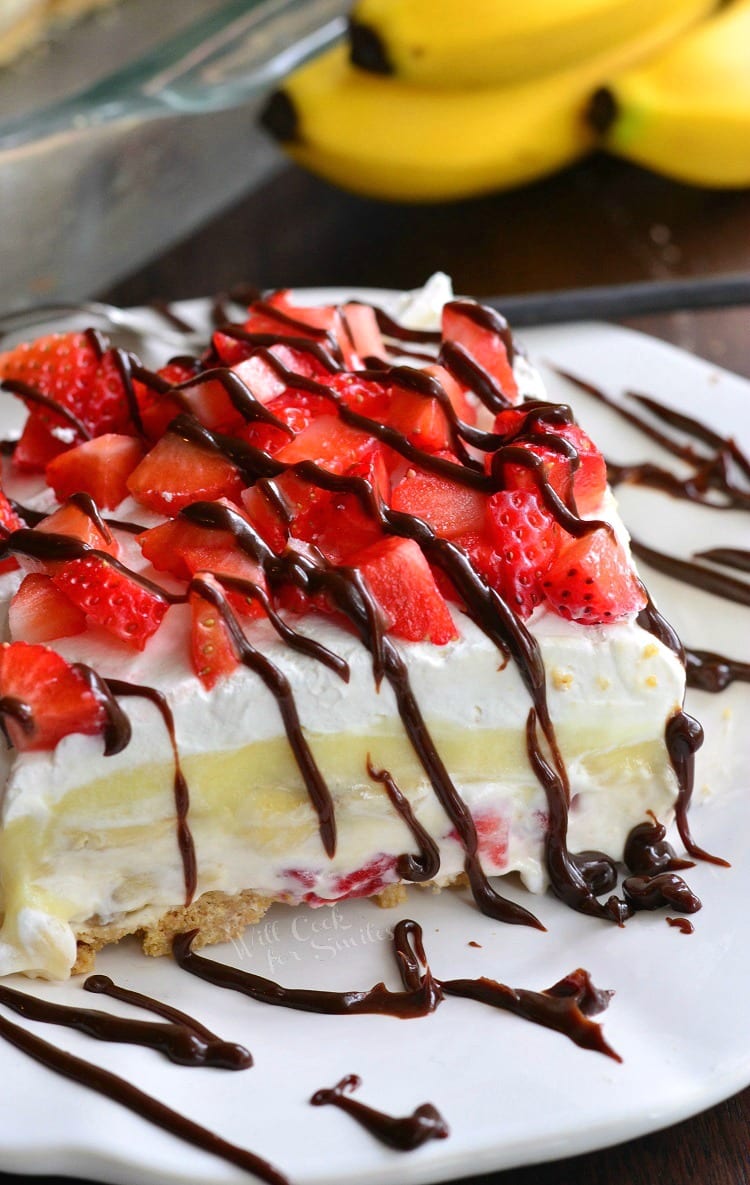 {No Bake} Banana Split Layered Cheesecake Dessert