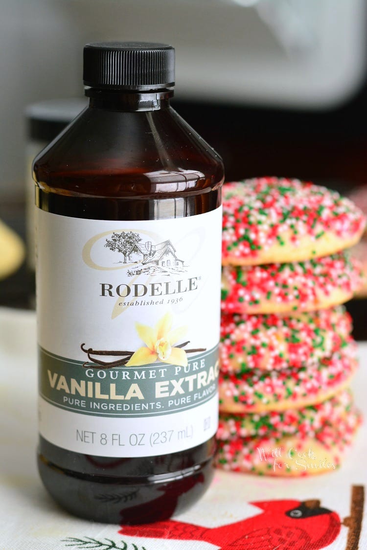 Vanilla extract with cookies inn the background on a plate 