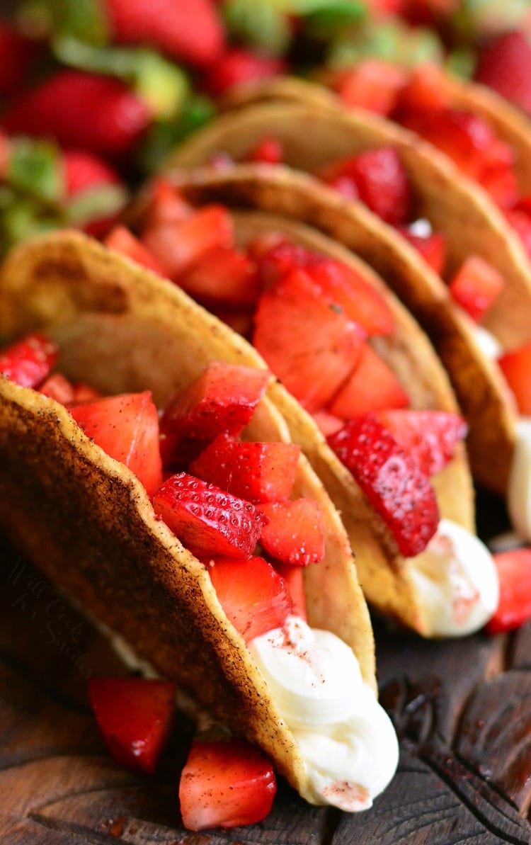 Cinnamon Strawberry Cheesecake Dessert Tacos