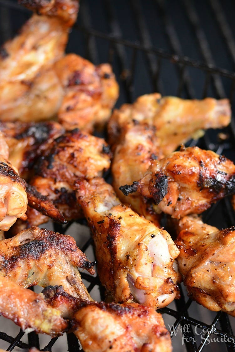 Lemon Pepper Grilled Chicken Wings. Chicken wings and drumettes are marinated overnight in an easy lemon pepper marinade and then, the wings are cooked on the grill to infuse an amazing smokey grilled flavor. #grilled #chickenwings #grilledwings #lemonpepper #bbq #marinade #easymarinade