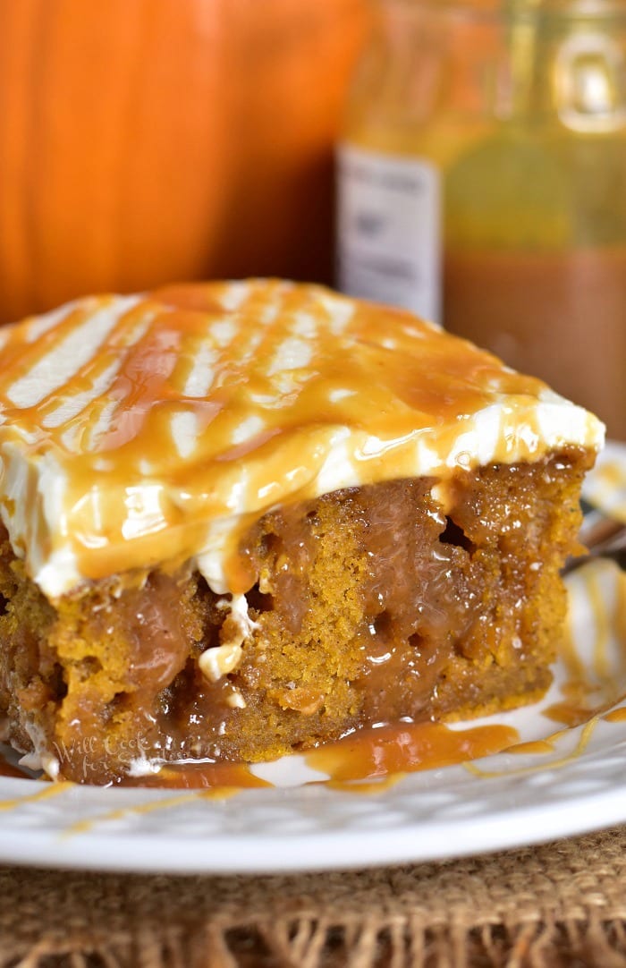 Pumpkin Cake Recipe with Salted Caramel and Cream Cheese Frosting. Soft, moist pumpkin cake soaked with salted caramel and topped with smooth cream cheese frosting. This pumpkin cake is paired beautifully with salted caramel flavors and creamy frosting in each bite. #cake #Pumpkin #pumpkincake #caramelcake #saltedcaramel