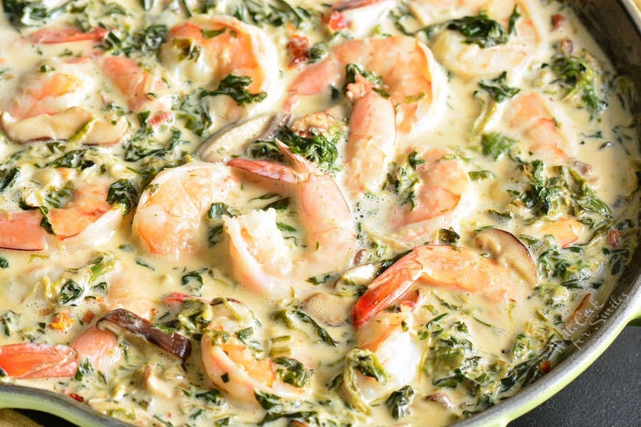 Shrimp Florentine is a fast and easy shrimp dinner recipe that features juicy shrimp cooked with spinach, mushrooms, shallots, sun-dried tomatoes, and white wine cream sauce. #shrimp #dinner #easydinner #30minute #seafood