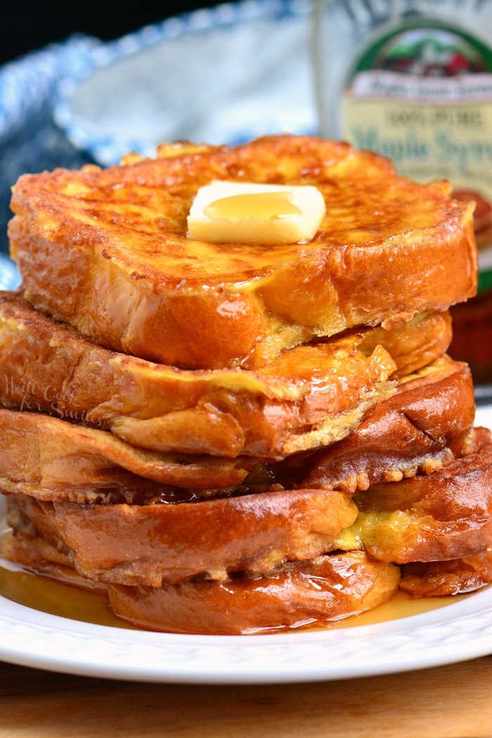 The Best French Toast. This is the best French Toast recipe that features soft, buttery Brioche bread soaked in sweetened egg mixture. Perfect combination of plush and soft inside and crispy outside texture. #breakfast #bread #frenchtoast #brioche