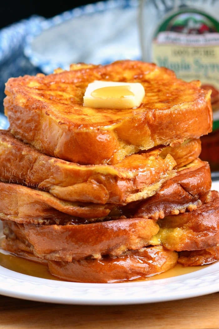 The Best French Toast. This is the best French Toast recipe that features soft, buttery Brioche bread soaked in sweetened egg mixture. Perfect combination of plush and soft inside and crispy outside texture. #breakfast #bread #frenchtoast #brioche 