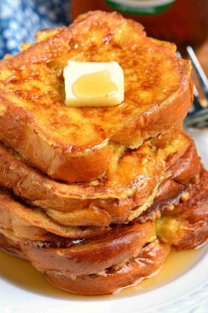 The Best French Toast. This is the best French Toast recipe that features soft, buttery Brioche bread soaked in sweetened egg mixture. Perfect combination of plush and soft inside and crispy outside texture. #breakfast #bread #frenchtoast #brioche 