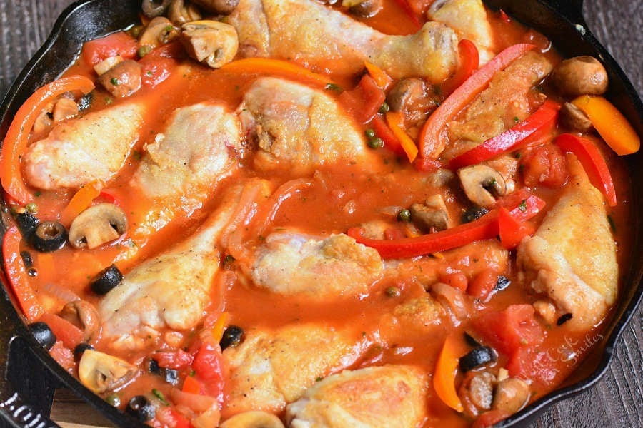 Steps for making Chicken Cacciatore in a pan 