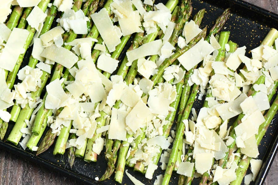 How to make roasted asparagus with Parmesan cheese