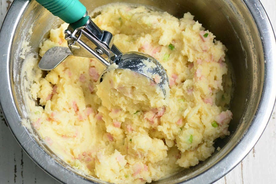 bowl of mash potatoes with a scooper