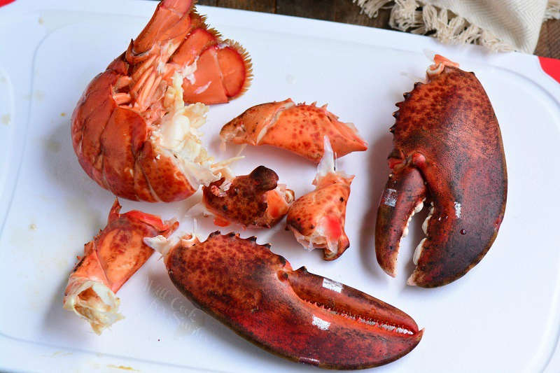 how to pull apart lobster