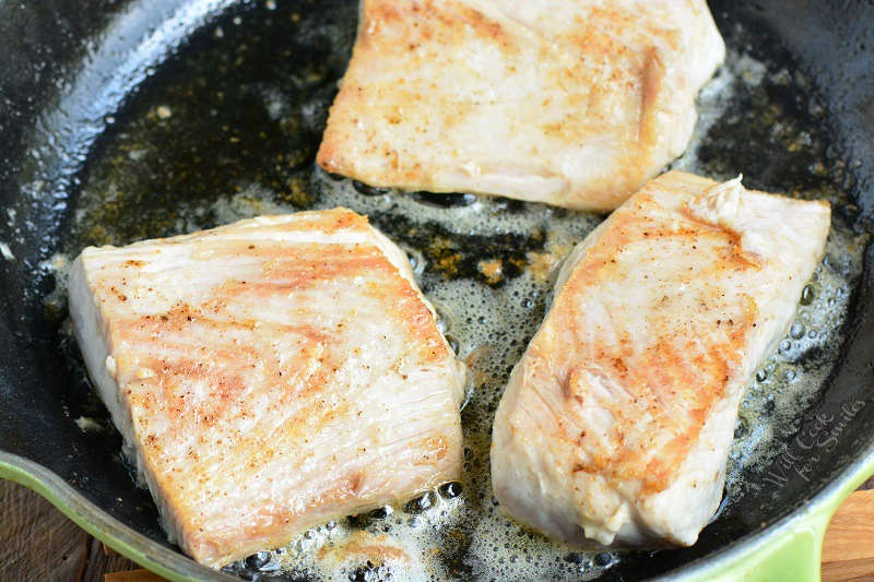 searing mahi mahi in a pan 