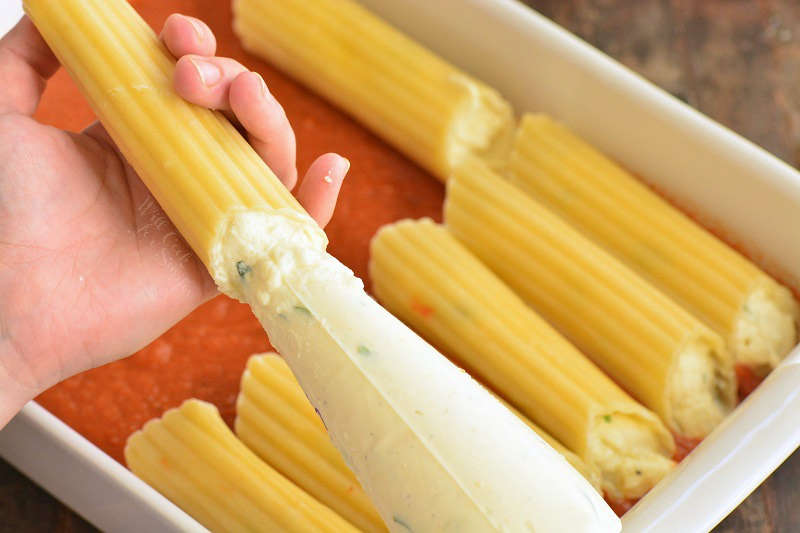 how to stuff manicotti with a pan of the manicotti 