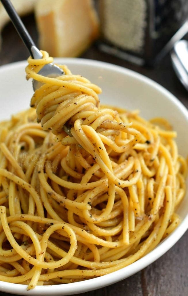 Cacio e Pepe Easy Cheesy Classic Italian Pasta Dish