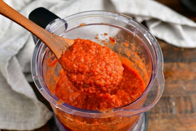 photo shows how to make pizza sauce by pureeing tomatoes in food processor