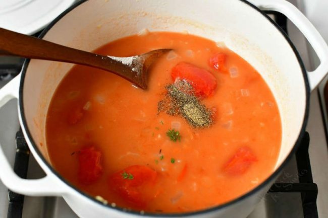 photo shows how to make tomato soup in large pot on stove top