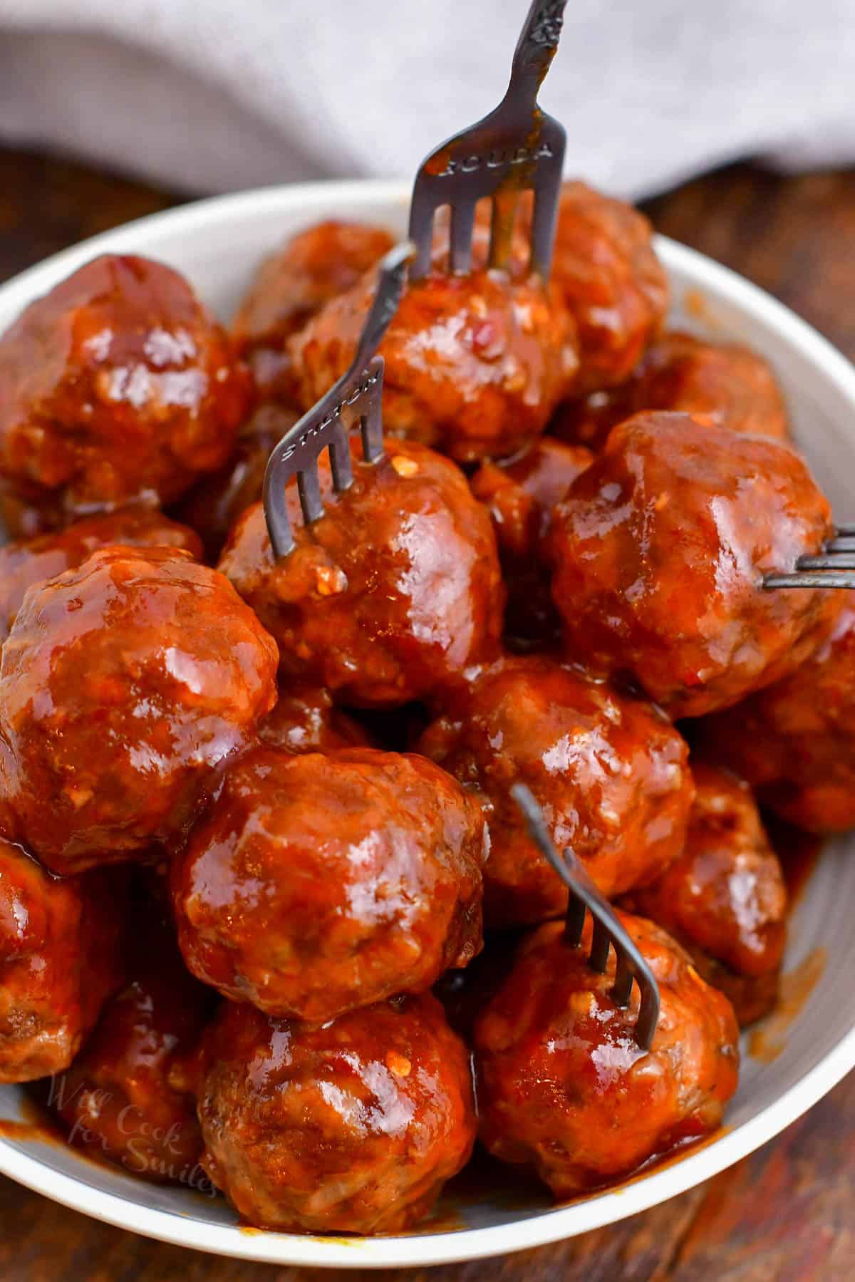 Cocktail Meatballs - Grape Jelly Meatballs - Easy Party Meatballs