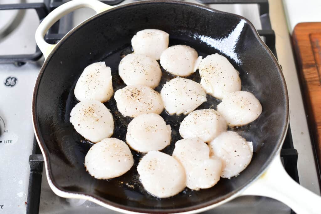 searing scallops in a pan