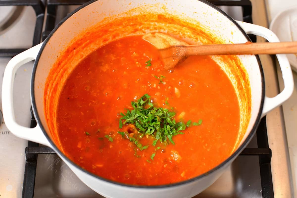 Pomodoro sauce classic italian tomato sauce with simple ingredients