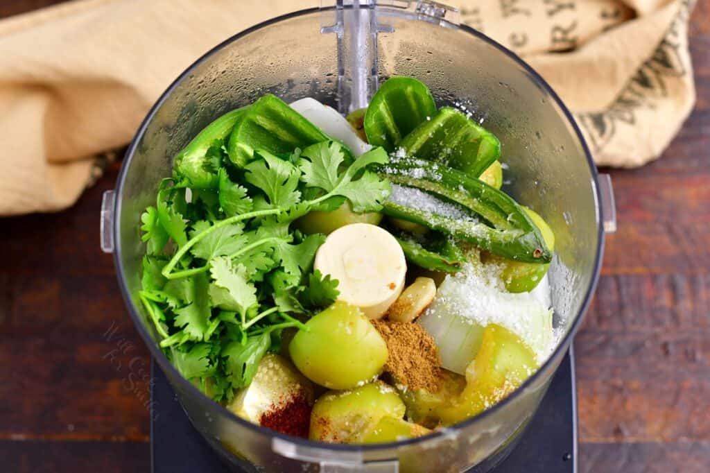 The cooked vegetables are placed in a blender.