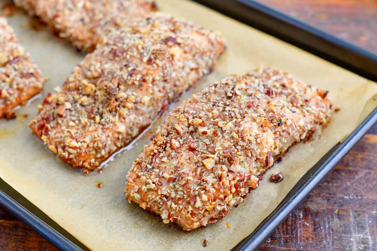 baked crusted salmon on the baking sheet