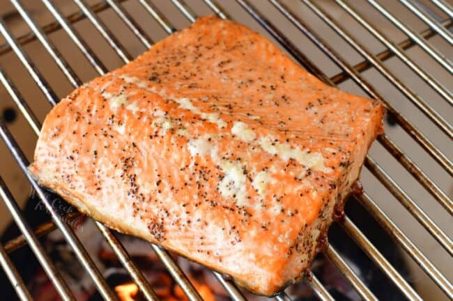 Cooked salmon is on a grill.