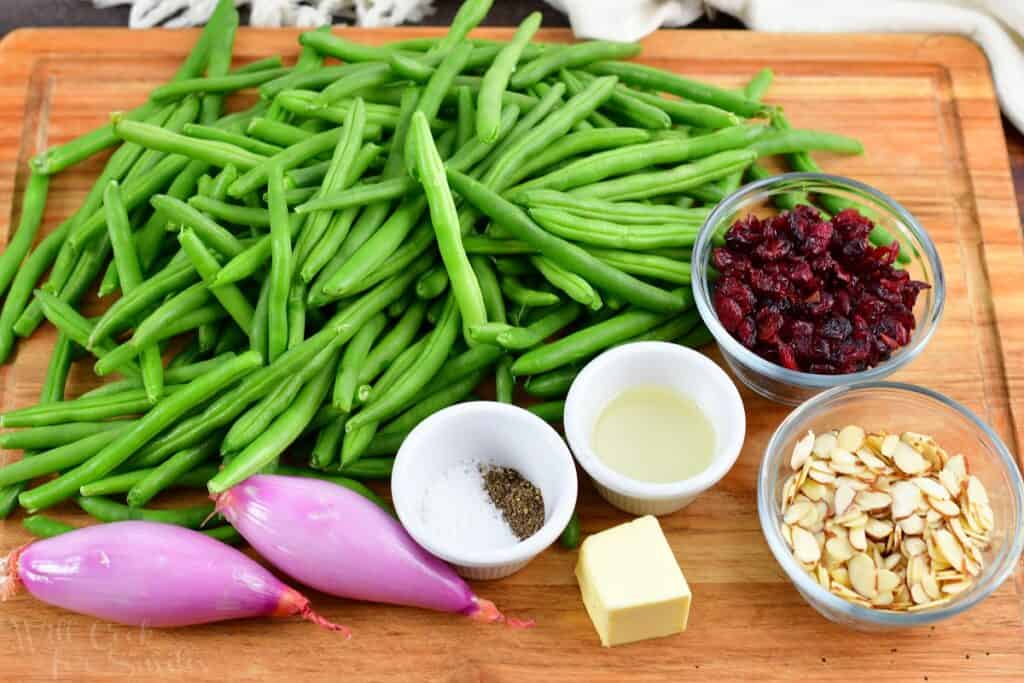 ingredients for sautéed green beans on a cutting board