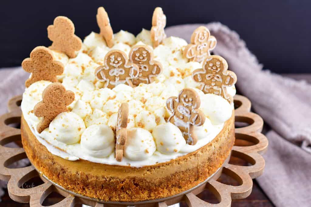 gingerbread cheesecake frosted and decorated with cookies