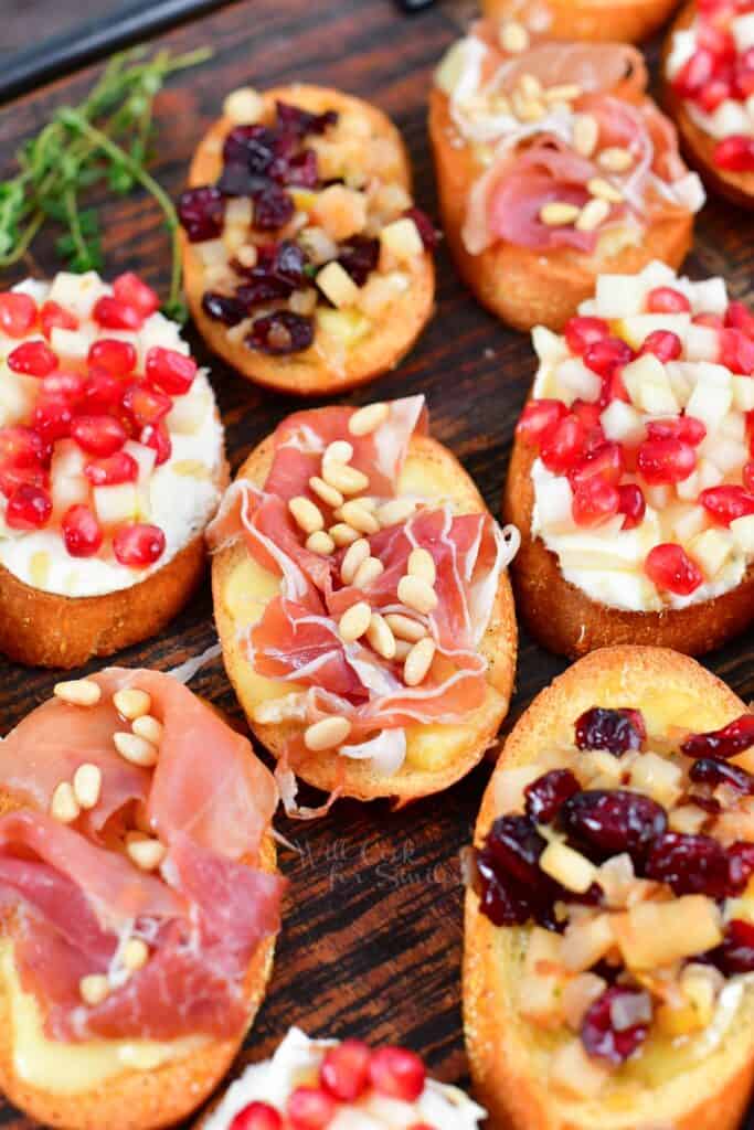 closeup of prosciutto crostini and a few other