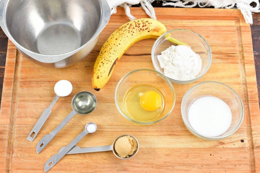 ingredients for single serving banana pancakes