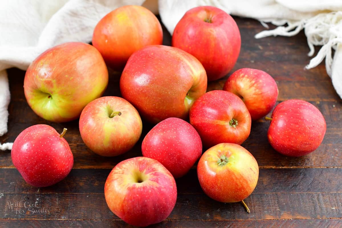 apples gathered on a wooden surface