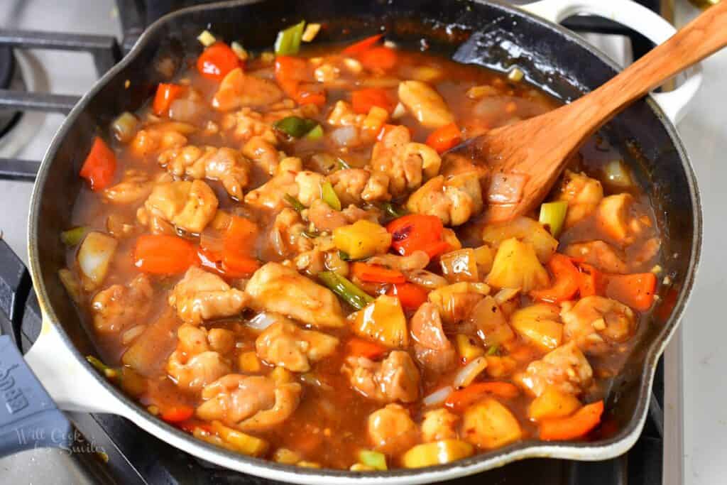 chicken and vegetables mixed with sweet and sour sacue