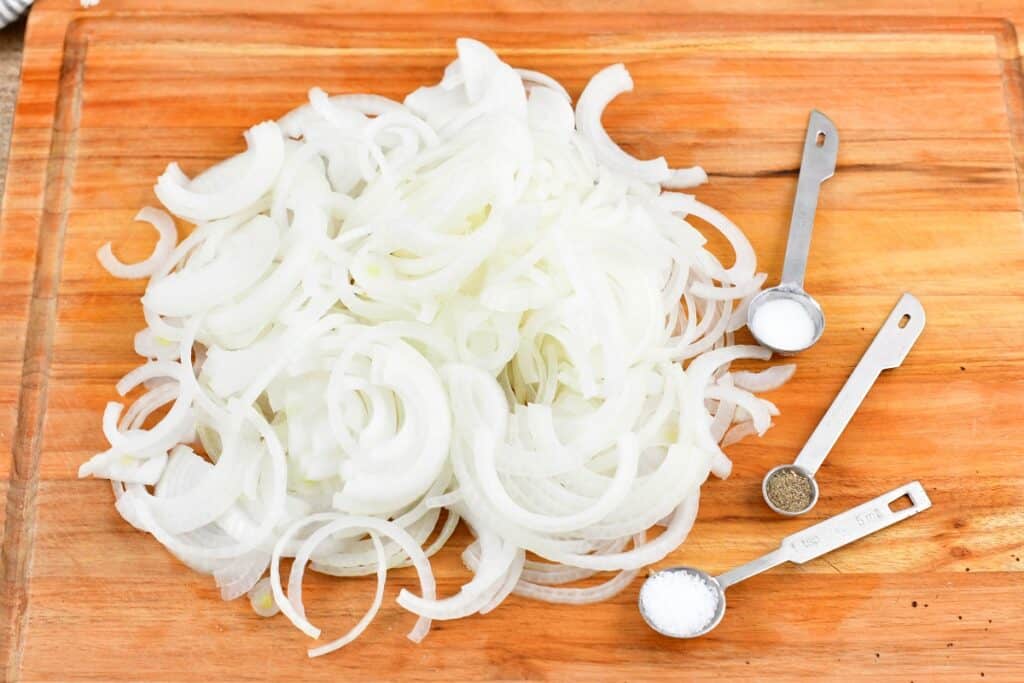 ingredients for caramelized onion in the cutting board