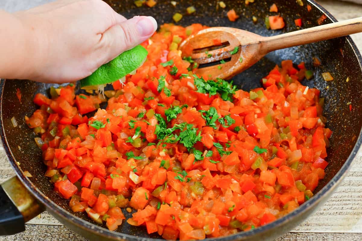 cooked tomato vegetable sauce for huevos rancheros