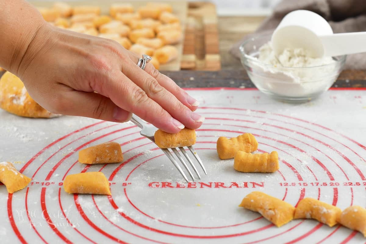 rolling a gnocchi down the fork