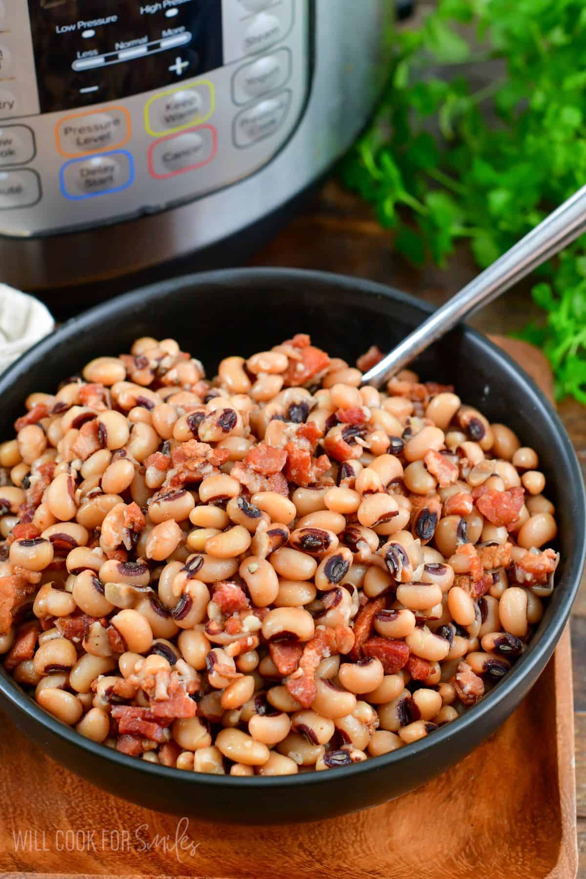 black eyed peas in a bowl with the instant pot in the back ground.